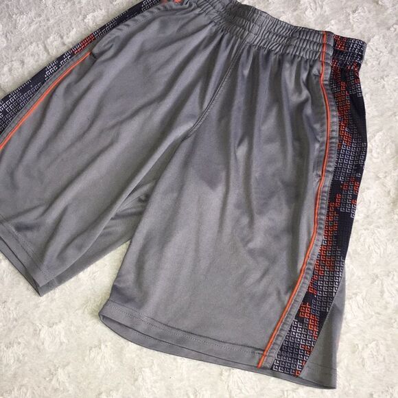 Youth Medium New Balance Shorts - Picture 2 of 10